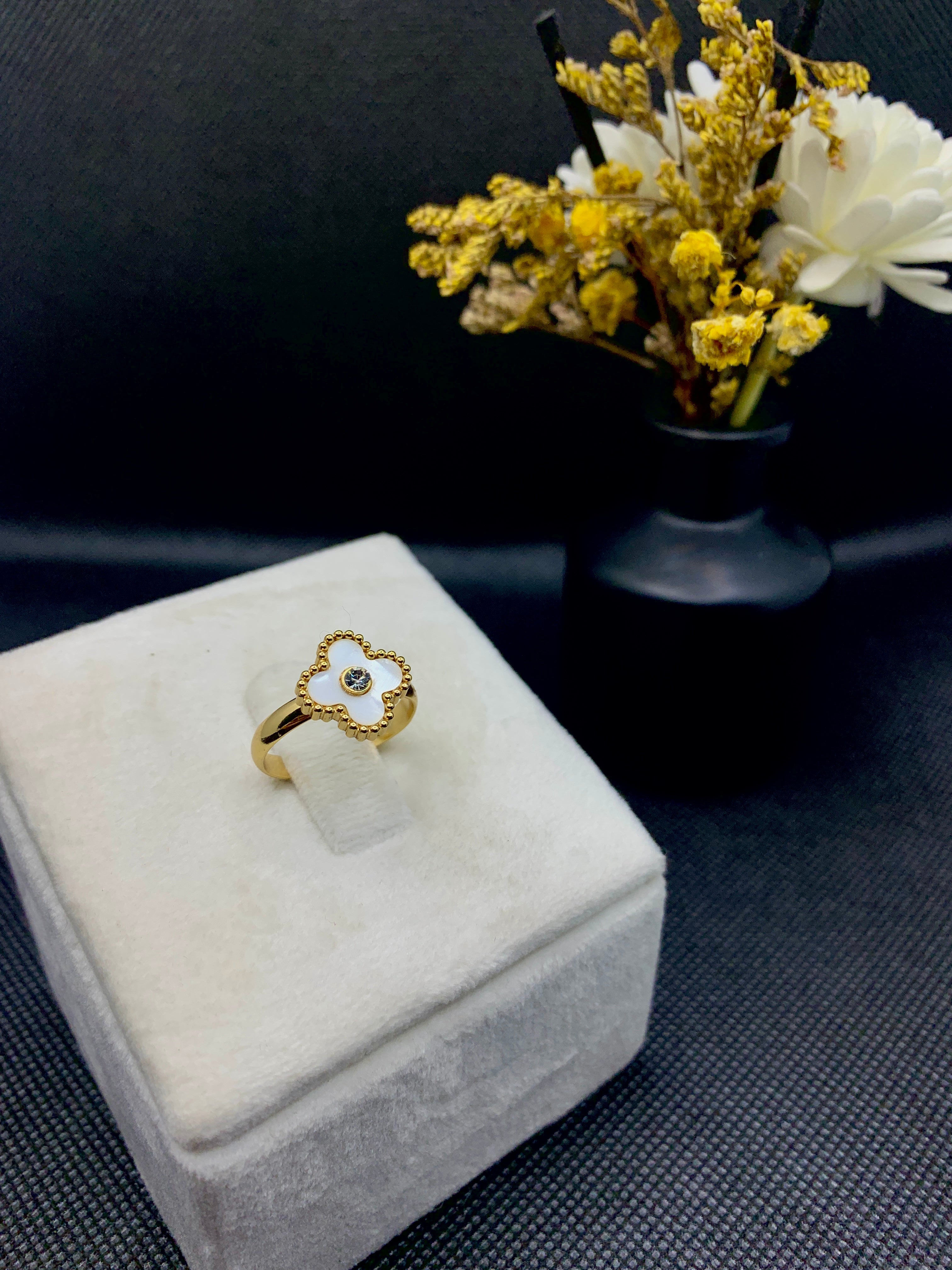 Golden Clover Glam Ring