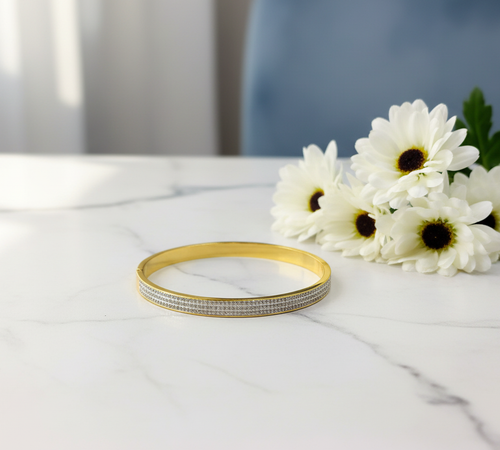 Elegant Gold Bangle - Minimalist Display