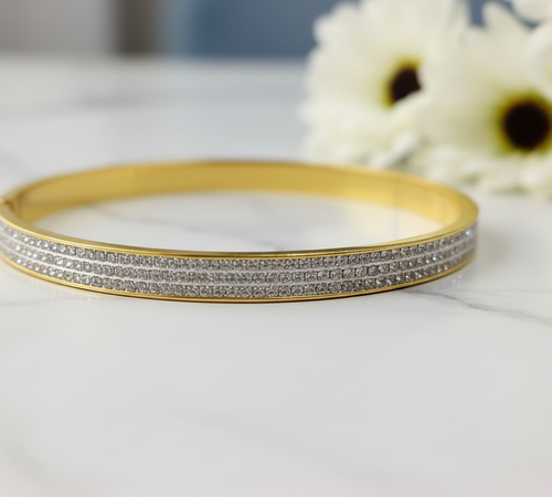 Zoomed Gold Crystal Bangle Close-up